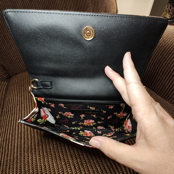 Betsey Johnson Handbag Crossbody Wallet With Black Floral Pattern EUC - Picture 7 of 12